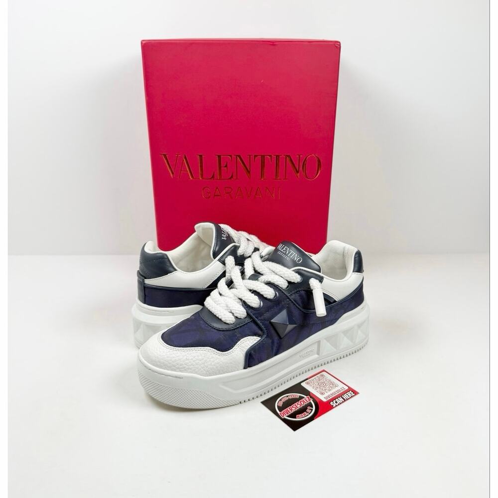 Size 40EU/7US - Valentino Garavani One Stud Sneakers